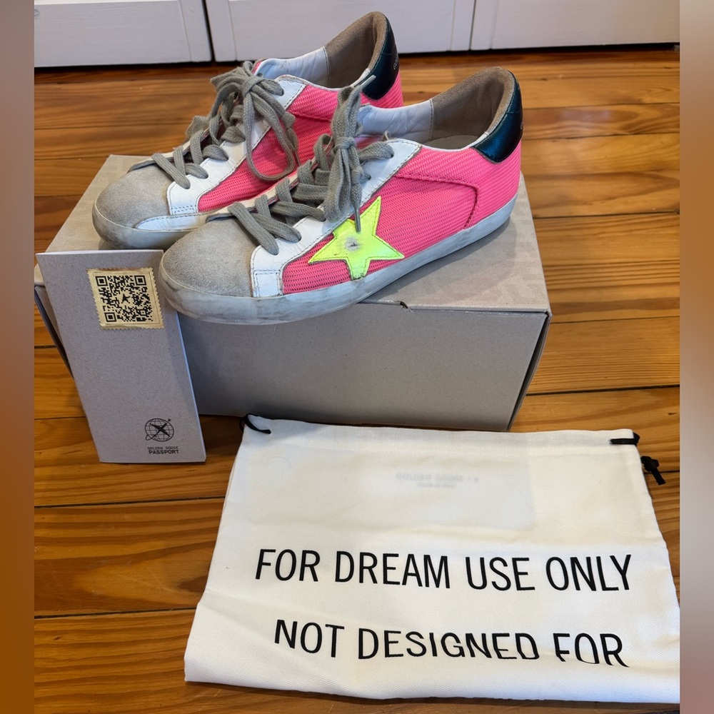 Women’s size 37 golden goose superstar!! 100% authentic comes with box